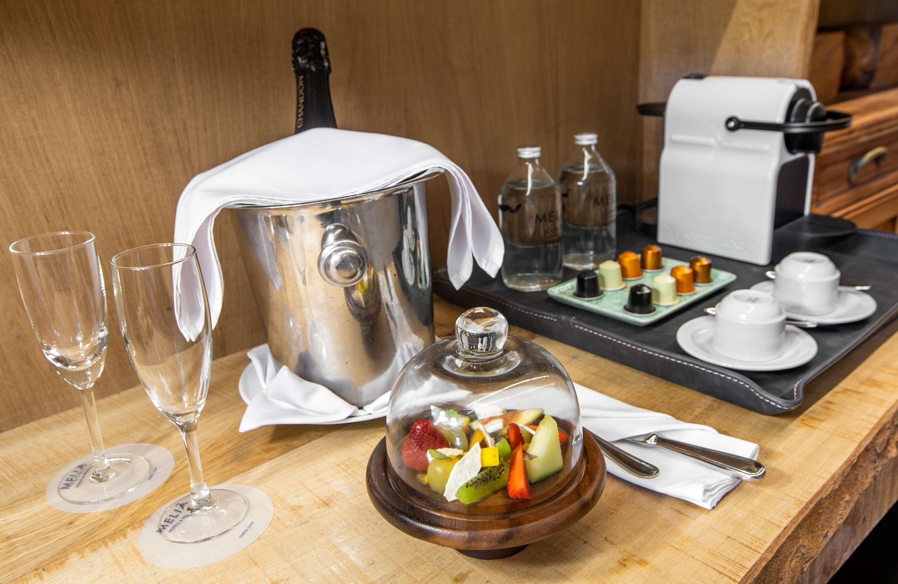 Gran Melia Iguazu Hotel Puerto Iguazu Ngoại thất bức ảnh A room service tray
