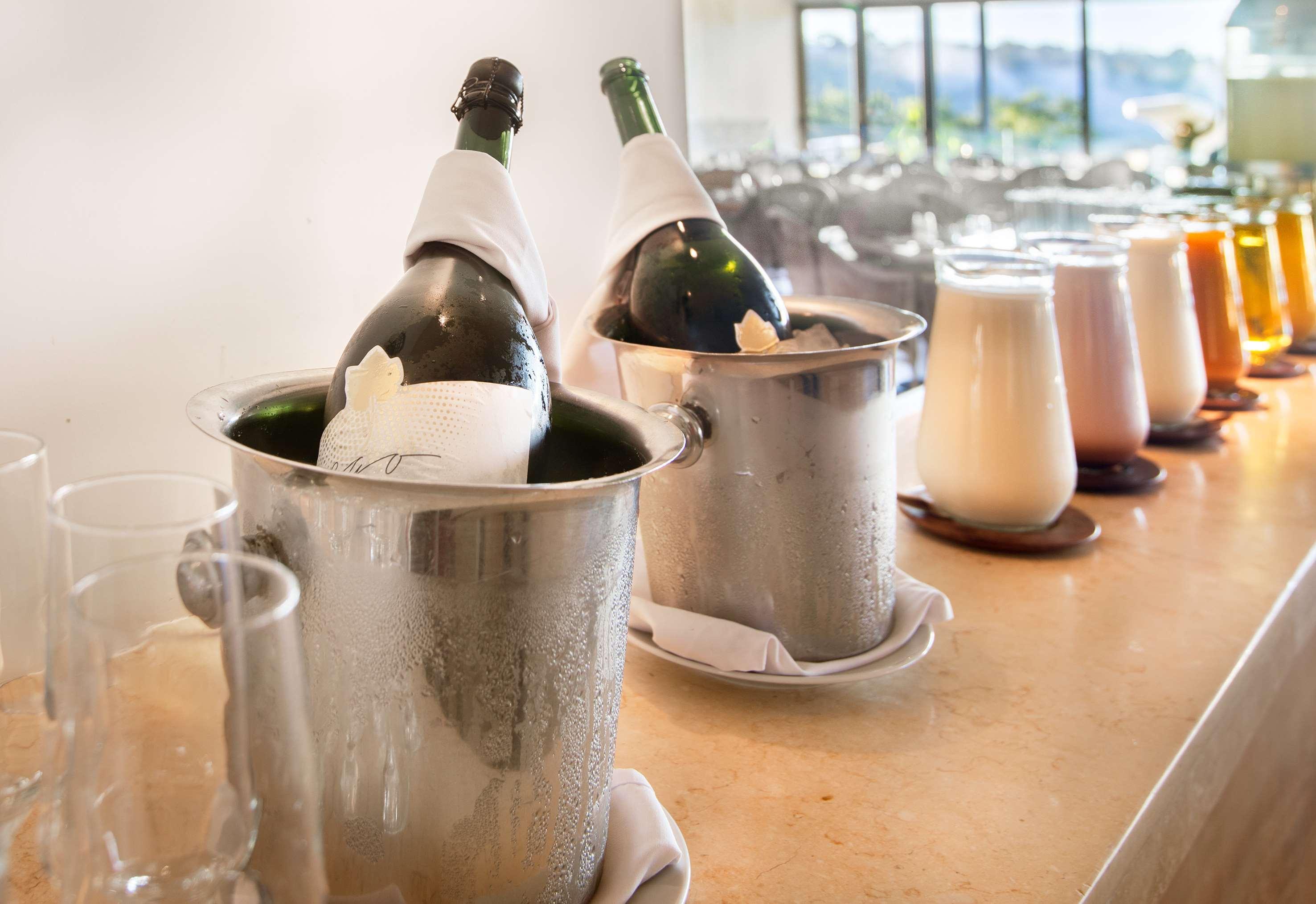 Gran Melia Iguazu Hotel Puerto Iguazu Ngoại thất bức ảnh Champagne bottles in a champagne bucket